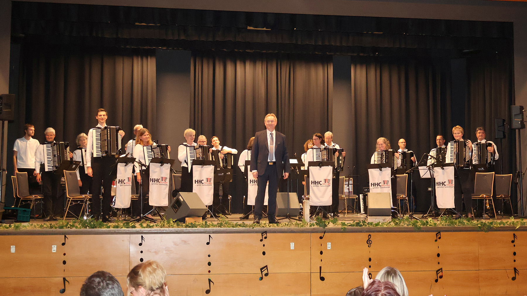 Das 1.Orchester unter der Leitung von Vitali Neifert